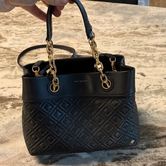 Tory Burch Black Quilted Shoulder Bag with Gold Chain - Picture 4 of 5